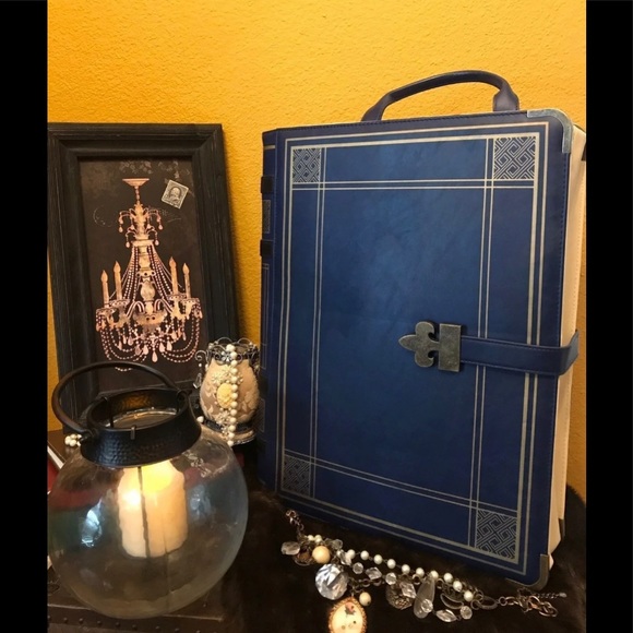ThinkGeek Handbags - ⚜️Host Pick🎊Think Geek Book Backpack.⚜️